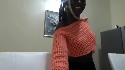 Maelys online show from May 14, 2026, 7:53 pm