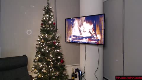 Snapshot of maevemads chatting on December 14, 2024, 1:17 am Meaves online show from December 14, 2024, 1:17 am