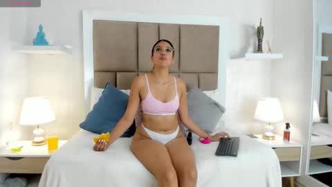 MafeMendez online show from October 22, 2025, 12:27 pm