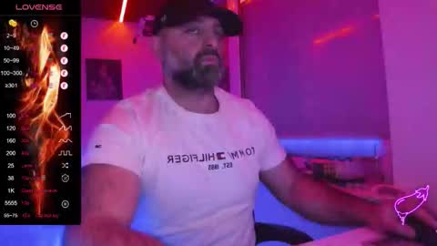 Snapshot of magabear chatting on February 4, 2026, 2:12 pm Magabear online show from February 4, 2026, 2:12 pm