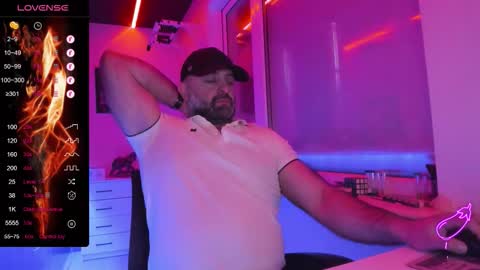 Snapshot of magabear chatting on March 3, 2026, 11:27 am Magabear online show from March 3, 2026, 11:27 am