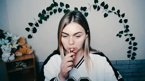 magic_katarina_ online show from March 4, 2025, 7:08 am