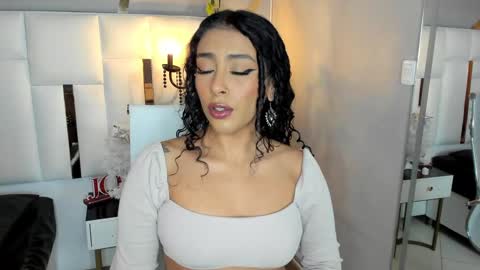 Snapshot of magic_marg chatting on December 17, 2024, 8:43 pm Marge online show from December 17, 2024, 8:43 pm