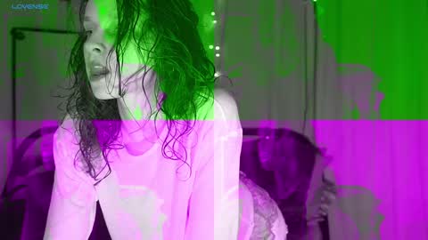 Snapshot of magic_mini_moon chatting on December 3, 2024, 9:45 pm Mikky or Moon online show from December 3, 2024, 9:45 pm