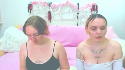 Lili and Bella online show from April 17, 2026, 7:33 am