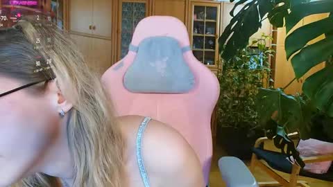 Nicole online show from February 12, 2025, 4:44 am