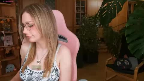 Nicole online show from October 9, 2025, 10:30 pm