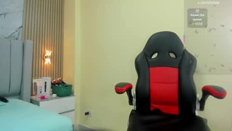 magievans1 online show from September 17, 2025, 2:24 am