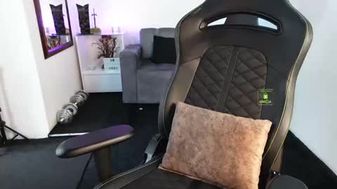 If you want me to use the Lovense please let me know  --    online show from February 11, 2026, 5:40 pm