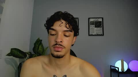 mai_sanchez online show from January 9, 2026, 11:39 pm