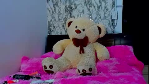 Snapshot of maia_bronce chatting on April 18, 2026, 5:17 pm Maia Bronce online show from April 18, 2026, 5:17 pm