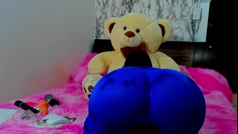 Snapshot of maia_bronce chatting on April 28, 2026, 11:43 pm Maia Bronce online show from April 28, 2026, 11:43 pm