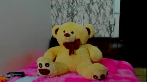 Snapshot of maia_bronce chatting on May 4, 2026, 12:06 am Maia Bronce online show from May 4, 2026, 12:06 am