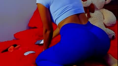 Snapshot of maia_bronce chatting on May 23, 2026, 1:59 pm Maia Bronce online show from May 23, 2026, 1:59 pm