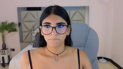 Snapshot of maiaa_ruiz chatting on November 18, 2025, 2:43 pm Maiaa Ruiz online show from November 18, 2025, 2:43 pm
