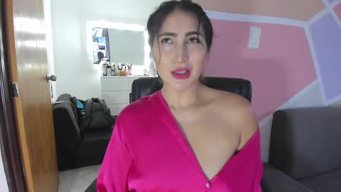 Snapshot of maiaconnor chatting on September 17, 2025, 10:55 pm online show from September 17, 2025, 10:55 pm