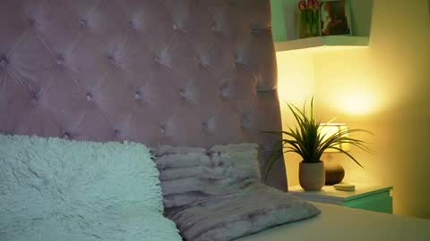  Maia  online show from April 6, 2026, 10:00 pm