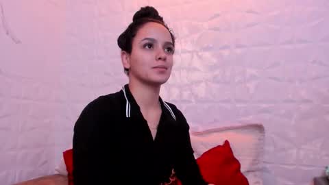 Maia  online show from September 19, 2025, 12:06 pm