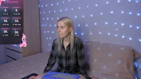 Your kitty online show from October 8, 2025, 3:53 pm