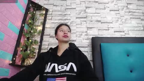  MAILY CAN  online show from November 20, 2025, 12:49 pm