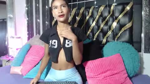 mailyn_gold online show from February 25, 2026, 11:42 am