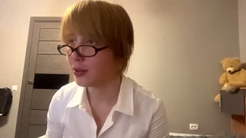 Evie online show from June 24, 2026, 2:27 pm