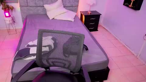 MAITE STONE1 online show from December 21, 2025, 3:35 am