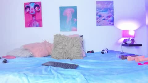 mai  online show from October 23, 2025, 7:56 pm