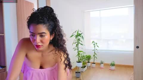 Snapshot of maithe_perroni chatting on June 2, 2026, 6:32 pm Lauu online show from June 2, 2026, 6:32 pm
