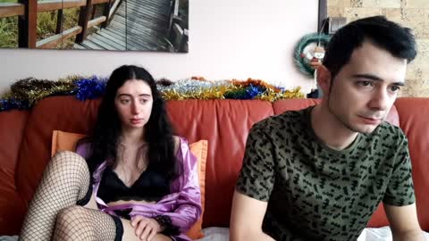 Snapshot of make_me_feel chatting on January 1, 2025, 1:37 pm Lena Ian online show from January 1, 2025, 1:37 pm