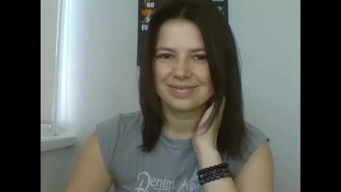 make_mesmile online show from March 27, 2026, 8:26 am