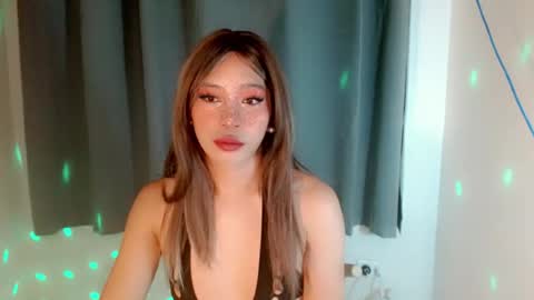 Snapshot of makeit_reyn chatting on July 15, 2026, 5:40 pm Reyn online show from July 15, 2026, 5:40 pm