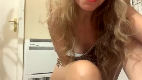 makemedanc online show from October 21, 2025, 5:57 pm