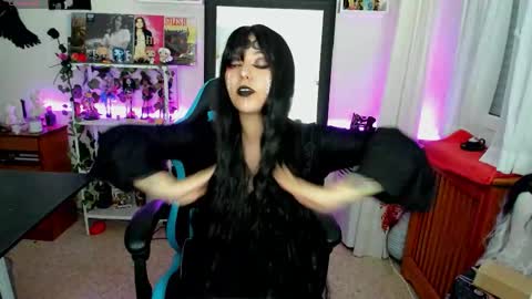 Snapshot of makii_33 chatting on October 12, 2025, 4:44 am ...  ... online show from October 12, 2025, 4:44 am
