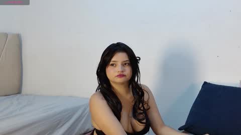 Snapshot of makii__ chatting on February 22, 2026, 7:34 pm Maki online show from February 22, 2026, 7:34 pm