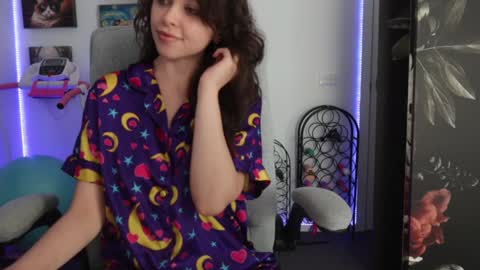 Snapshot of makiyahbelle2 chatting on December 17, 2024, 9:50 am MakiyahBelle online show from December 17, 2024, 9:50 am