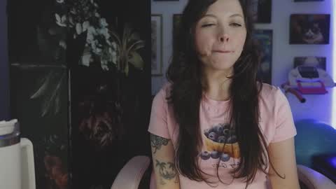 Snapshot of makiyahbelle2 chatting on January 16, 2026, 9:57 am MakiyahBelle online show from January 16, 2026, 9:57 am