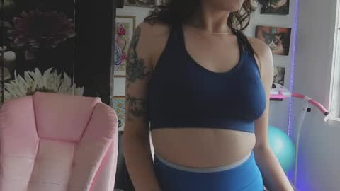 Snapshot of makiyahbelle2 chatting on April 10, 2026, 4:50 am MakiyahBelle online show from April 10, 2026, 4:50 am