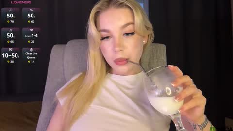 Snapshot of maksisisia chatting on March 2, 2026, 2:57 pm maksisisia online show from March 2, 2026, 2:57 pm