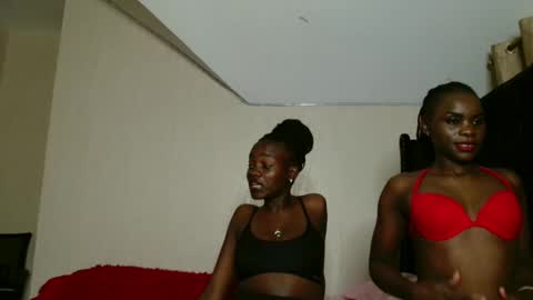 malani_malia online show from November 10, 2025, 4:06 pm