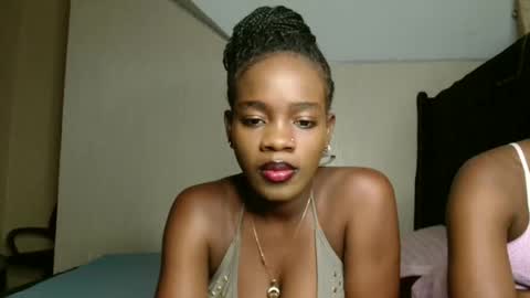 malani_malia online show from November 14, 2025, 3:22 pm