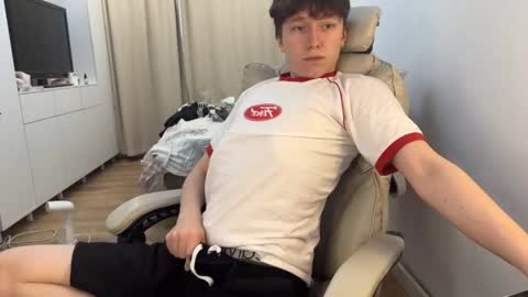 Snapshot of malcolm_yang chatting on October 27, 2025, 1:37 pm Tom and Mark 3 online show from October 27, 2025, 1:37 pm