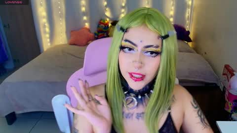 maliciaxpoison online show from May 18, 2026, 4:07 am