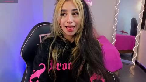 Malory  online show from September 15, 2025, 11:32 am