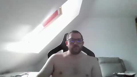 breton online show from October 30, 2025, 9:44 am