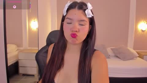 Snapshot of malu_03x chatting on October 17, 2025, 2:37 am M A L U online show from October 17, 2025, 2:37 am