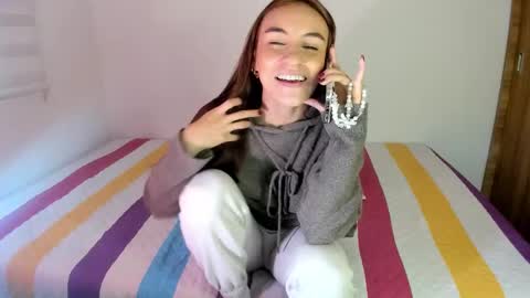 instagram  nueela   online show from March 25, 2026, 10:16 pm