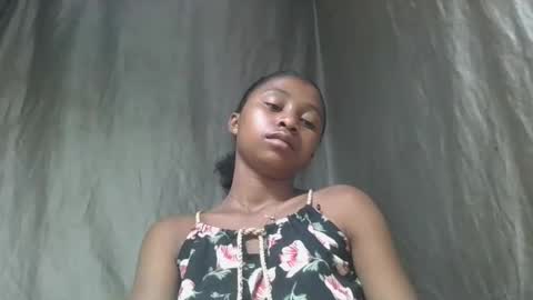 mamieriela online show from April 13, 2026, 3:17 pm