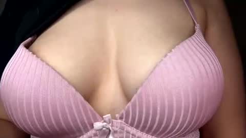 mamiilatina2500 online show from May 31, 2026, 8:43 pm