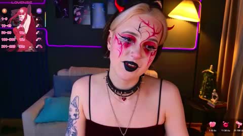 Luna online show from December 22, 2025, 9:56 pm